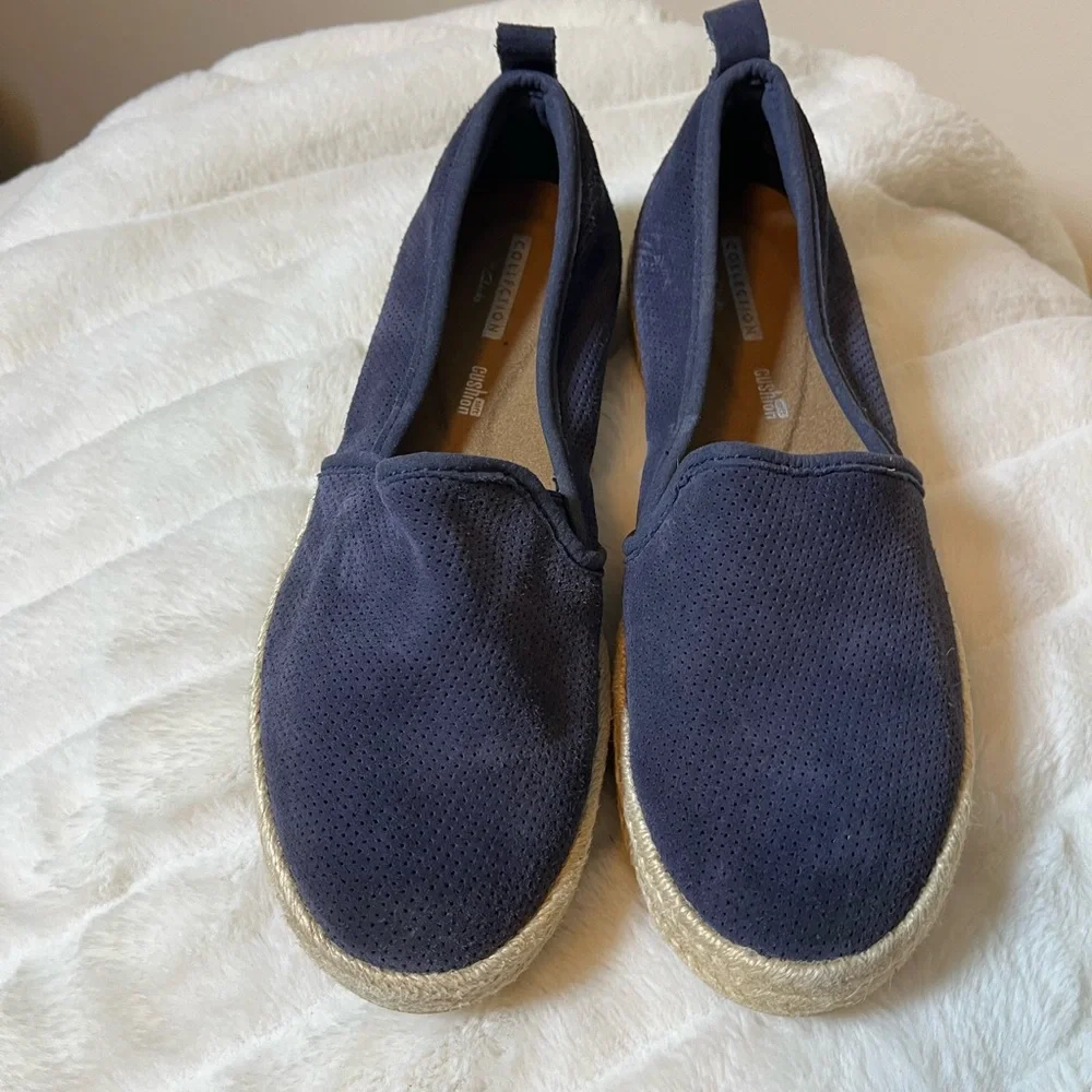 Clarks 8M Suede Dark Blue Espadrille Perforated Comfy Fall Teacher Work Shoes